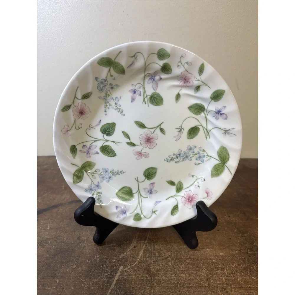 SET OF 4 CORELLE DELICATE ARRAY SALAD PLATES 7 1/4